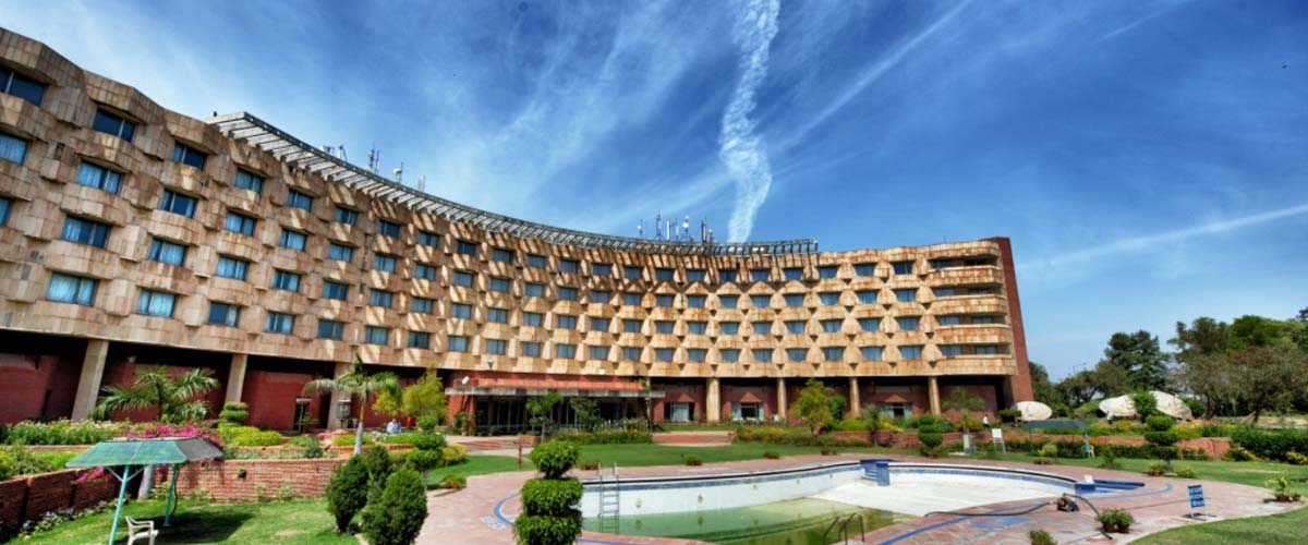 Escort in Centaur Hotel New Delhi