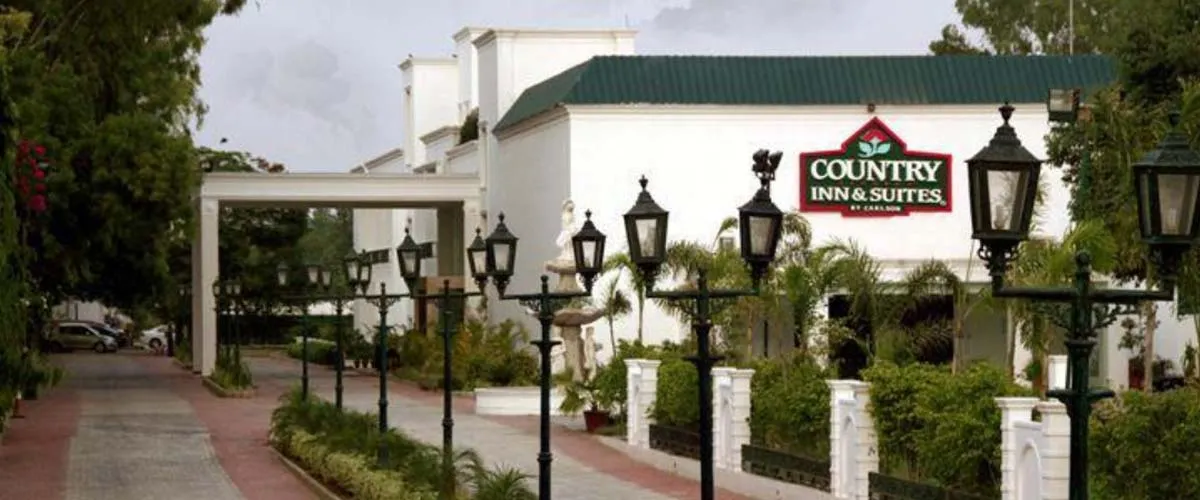 Escort in Country Inn Suites New Delhi