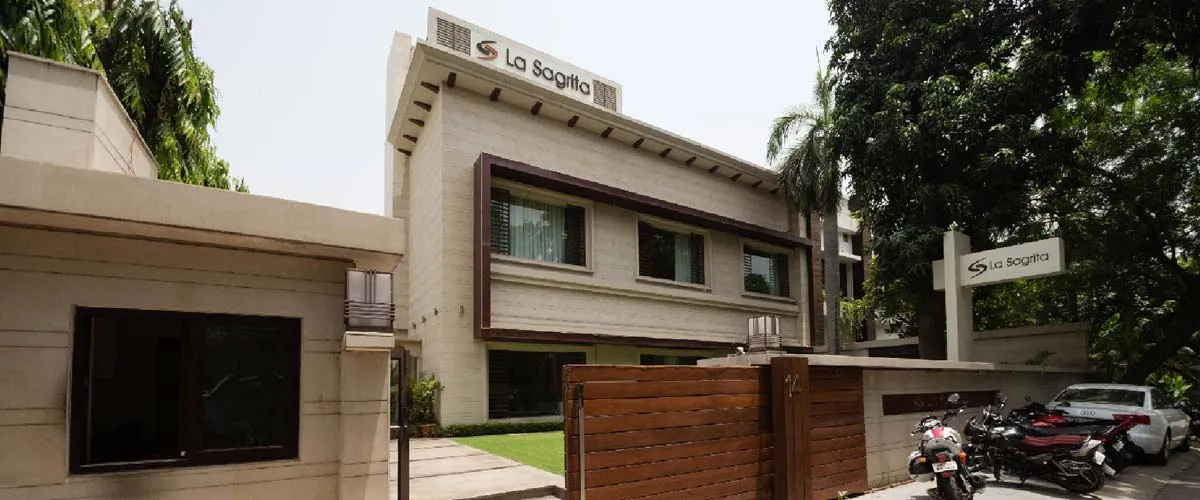Escort in La Sagrita Hotel Delhi